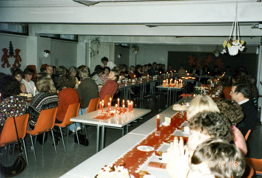 joulujuhla 1990 Yhteiskoulun ruokalassa