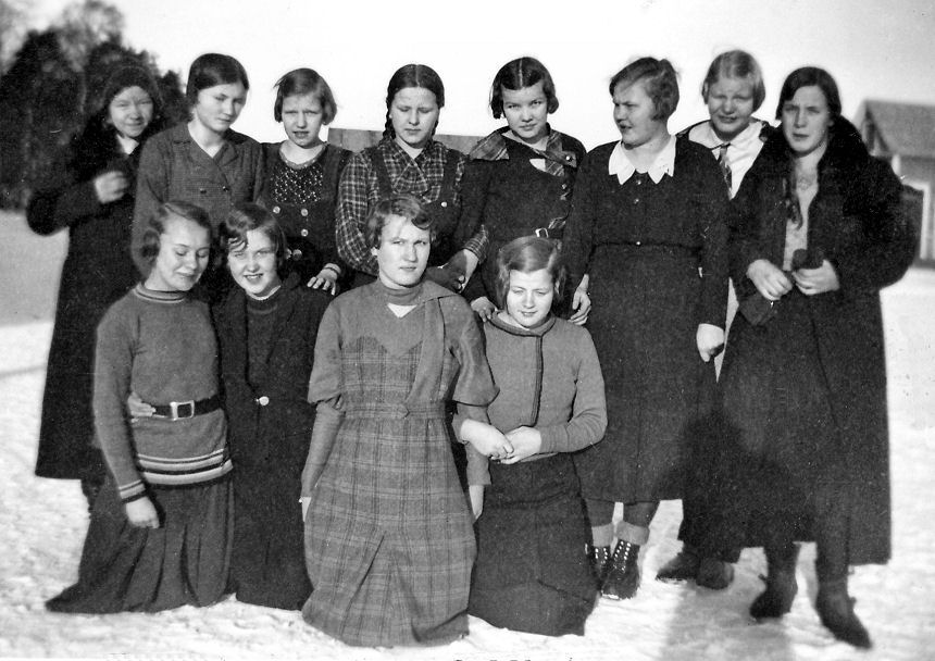 4 luokan tyt�t kev��ll� 1934