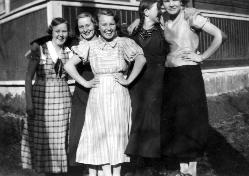 Tyt�t 19.5.1935 luokanvalvoja Aune Miettisell� k�ym�ss�