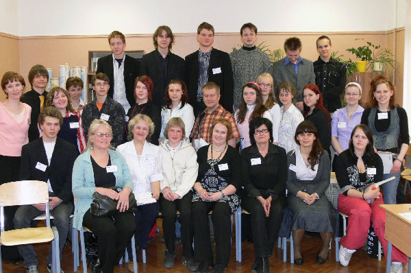 ryhmäkuva vierailusta Pietarin kouluun 2005