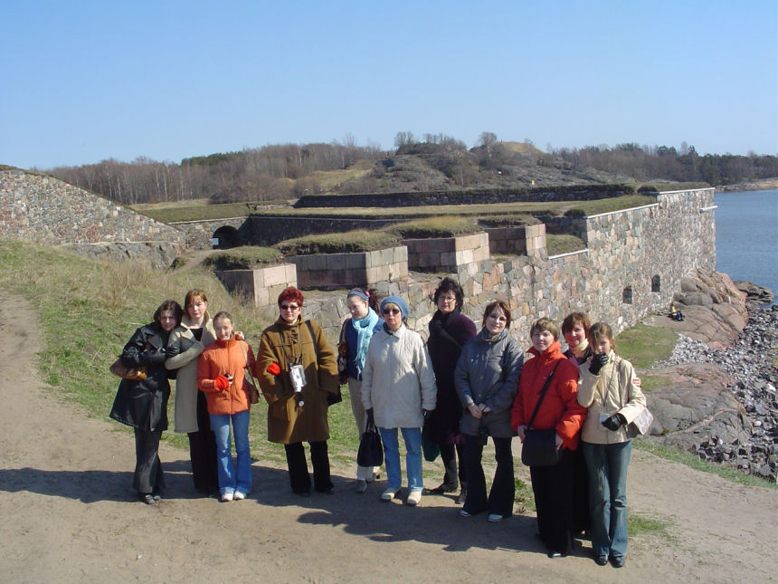 Pietarin koulusta 491 ryhm� Suomenlinnassa