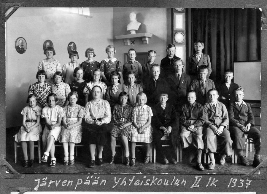 2lk luokkakuva 1937-1938