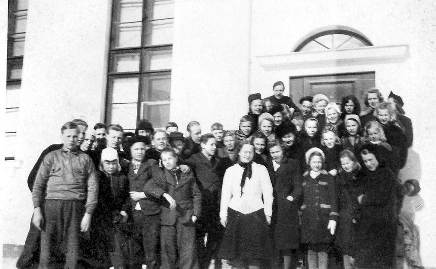 J�rvenp��n Yhteiskoulun 2 B vuosi 1942