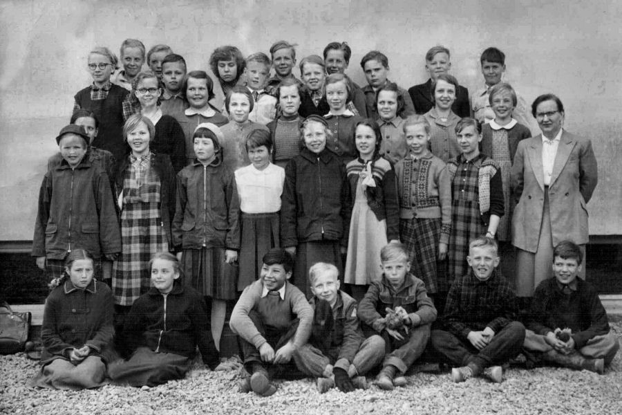 Luokkakuva 1 B 1954-55 kev��ll�