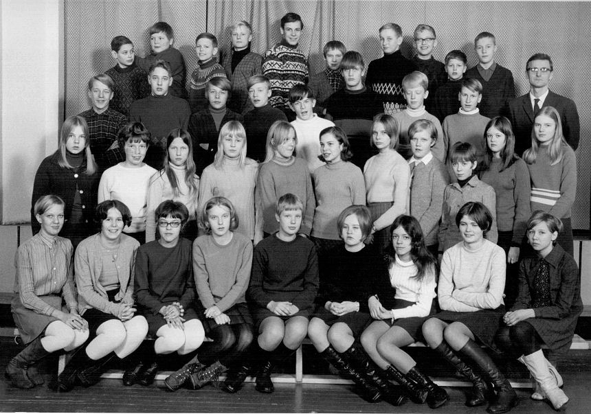 1968-69 LUOKKAKUVA 4 C