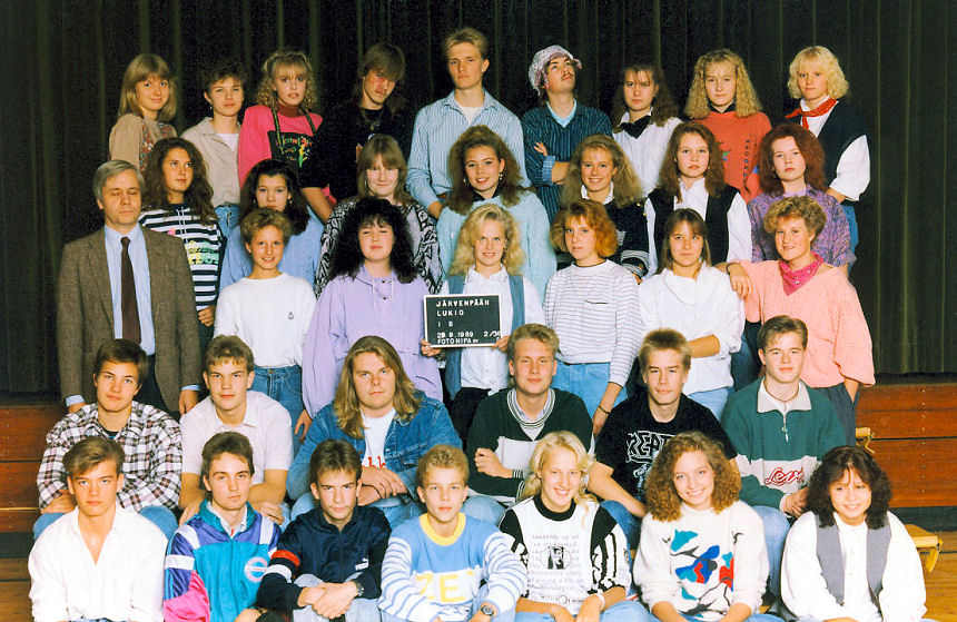 1 B  1989