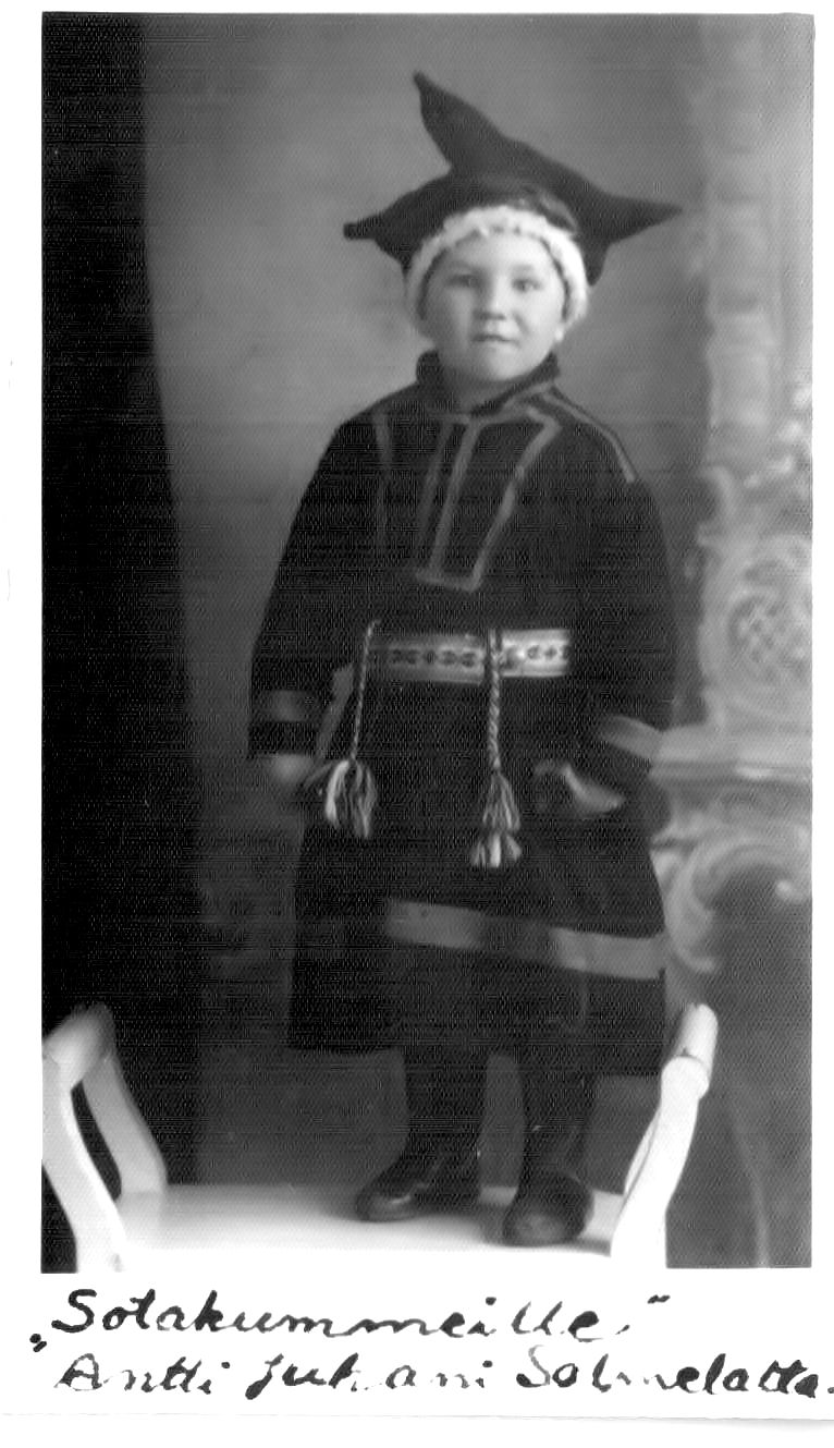 Antti Salmela, sotaorpokummipoika