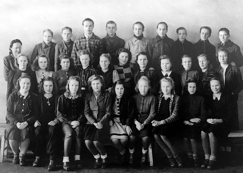 J�rvenp��n Yhteiskoulun 4 B luokka 1945-1946