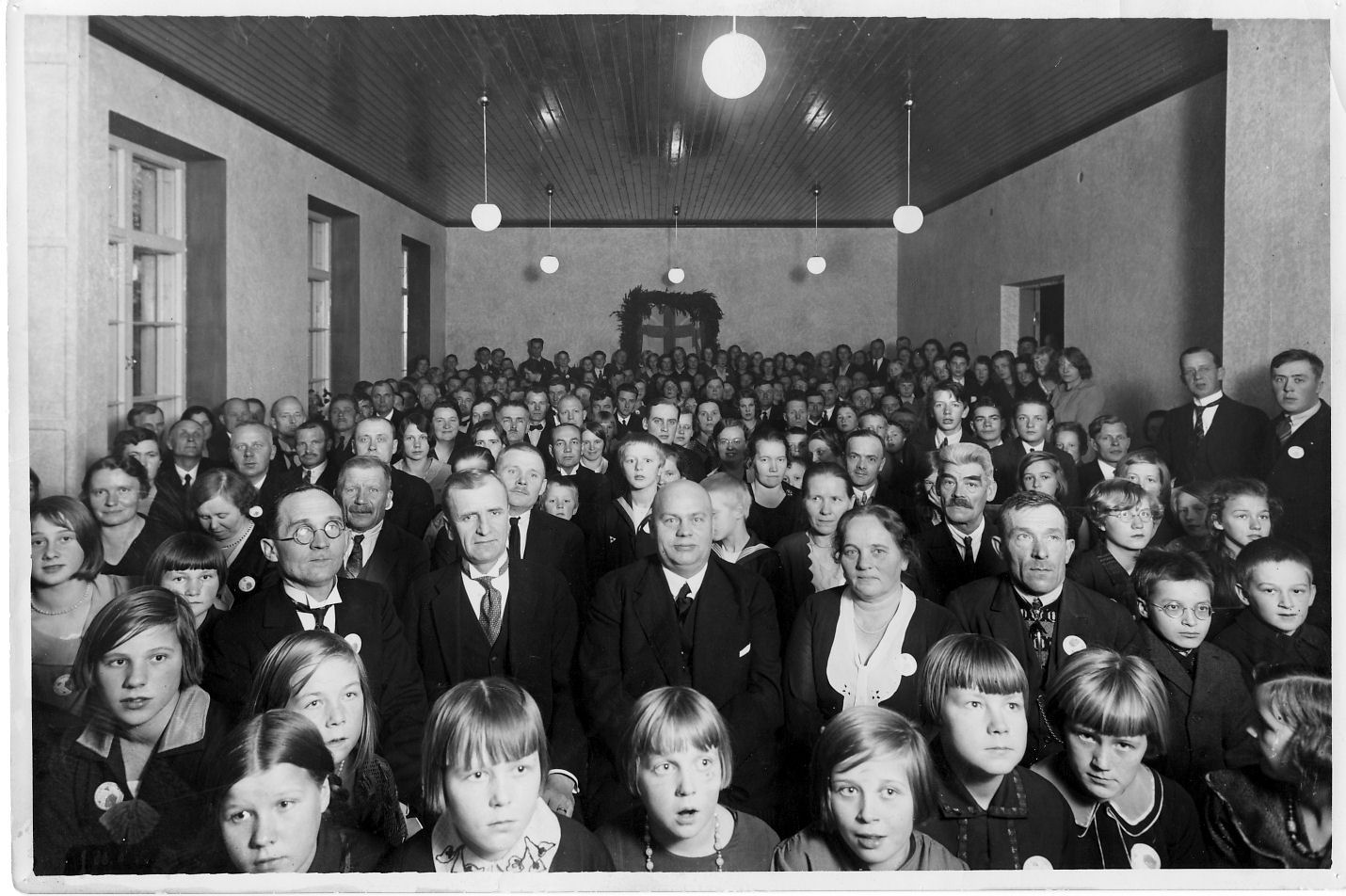 Ensimmisen kivikoulurakennuksen vihkiiset 1931