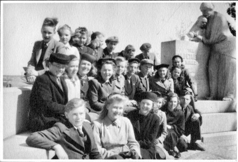 6 luokka Turun retkell� 1945